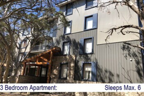 Snowflake 16 - New Castle Holiday 0