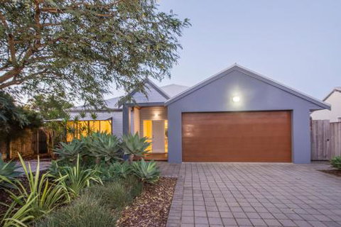 Daves Digs - New Castle Holiday 0