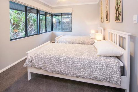 Daves Digs - New Castle Holiday 6