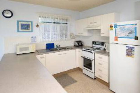 2 Bedroom Apartment Commodore Unit 3 6 Intrepid Close - New Castle Holiday 4