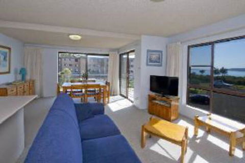 2 Bedroom Apartment Commodore Unit 3 6 Intrepid Close - New Castle Holiday 1