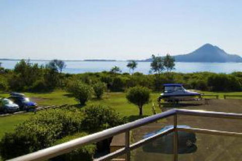 2 Bedroom Apartment Commodore Unit 3 6 Intrepid Close - New Castle Holiday 0