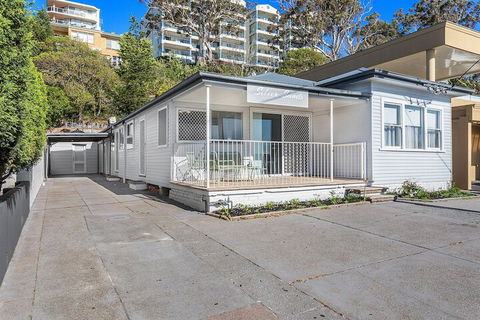 Victoria Parade 29B - New Castle Holiday 1