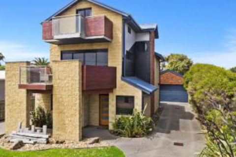 The Island Manor Family Seaside Stay With Views - New Castle Holiday 0