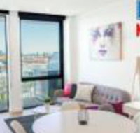 Luxury Central Apartment - New Castle Holiday