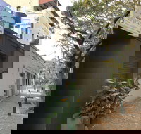 Bert's Backpackers - New Castle Holiday