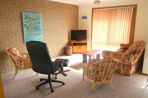 The Beach House - New Castle Holiday 4