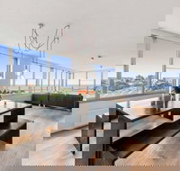 St Kilda Penthouse with Panaromic Bay and City View - New Castle Holiday