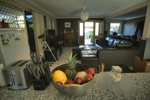 Mount Gravatt Guesthouse - New Castle Holiday 2