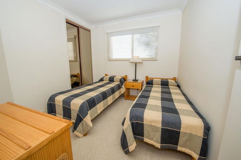 A Yachtsmans Rest Unit 4, 37 Victoria Parade - New Castle Holiday 4