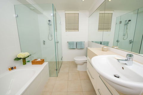 A Yachtsmans Rest Unit 4, 37 Victoria Parade - New Castle Holiday 6