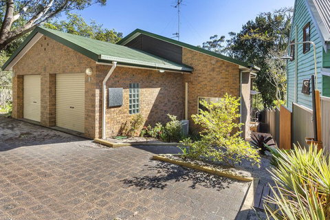 Stockton Street 1 / 72 - New Castle Holiday 1