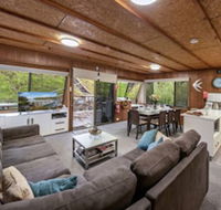 Boats And Bedzzz Houseboat Stays  Renmark River Villas - New Castle Holiday