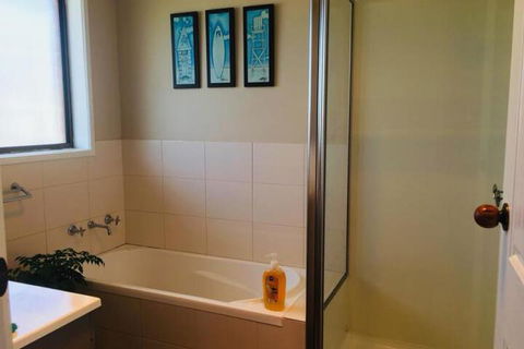 QUEEN BEDROOM FRIENDLY HOME PORTLAND - New Castle Holiday 3