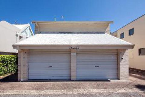 3 Bedroom House Classic View 2 / 49 Victoria Parade FREE WIFI - New Castle Holiday 1