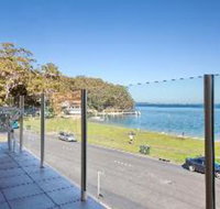 2 Bedroom Apartment Little Hut Unit 3 20 Kurrawa Close - New Castle Holiday
