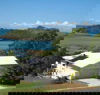 Hideaway Retreat Beach House with Pool - New Castle Holiday