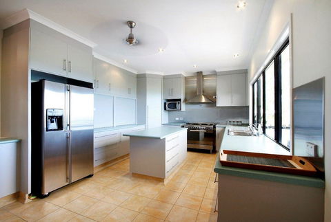 Hideaway Retreat Beach House With Pool - New Castle Holiday 3