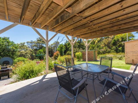 The Accommodation Group â€“ Greens Beach Retreat - New Castle Holiday 4