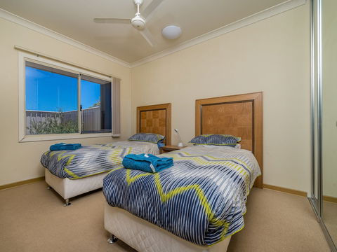Seafront Unit 60 - New Castle Holiday 3