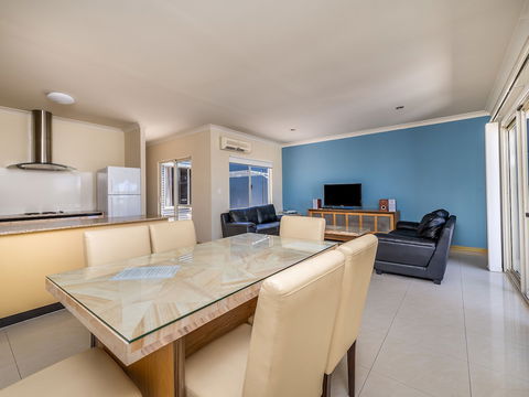 Seafront Unit 60 - New Castle Holiday 5