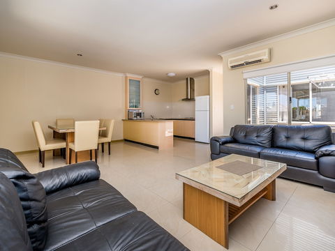 Seafront Unit 60 - New Castle Holiday 6