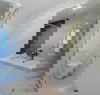 Executive Suite Adelaide CBD - New Castle Holiday