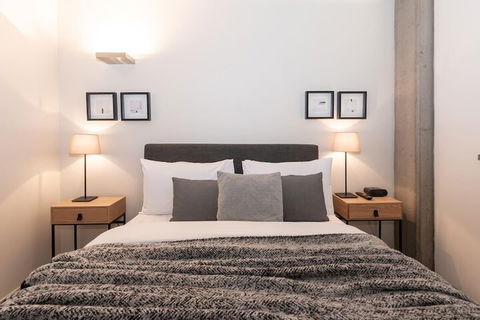 Luxury East Melbourne Apartment - New Castle Holiday 3