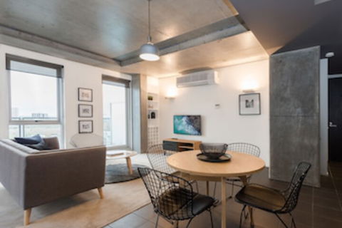 Luxury East Melbourne Apartment - New Castle Holiday 0