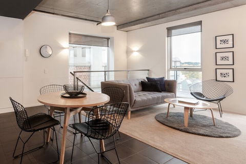 Luxury East Melbourne Apartment - New Castle Holiday 4