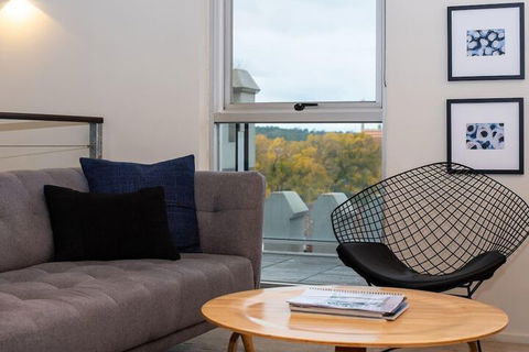 Luxury East Melbourne Apartment - New Castle Holiday 5