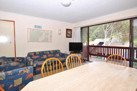 Mowamba E1 - New Castle Holiday 6