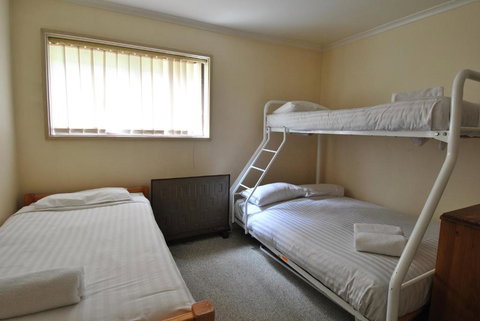 Mowamba E1 - New Castle Holiday 3