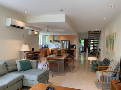 Beach House Apartment 1 - New Castle Holiday 3