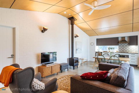 Stablebase - New Castle Holiday 5