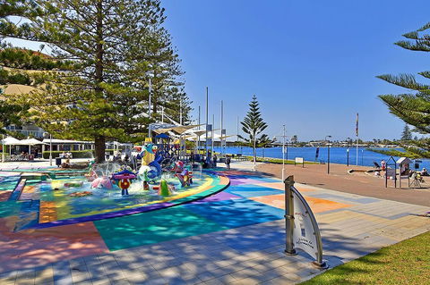 Coast Luxury Apartment 24 - New Castle Holiday 0