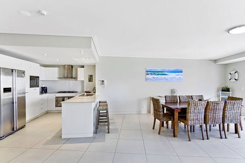 Coast Luxury Apartment 24 - New Castle Holiday 5