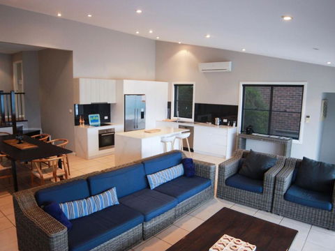 Absolutely Avoca 114a Avoca Drive Avoca Beach - New Castle Holiday 3