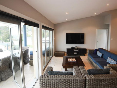 Absolutely Avoca 114a Avoca Drive Avoca Beach - New Castle Holiday 4