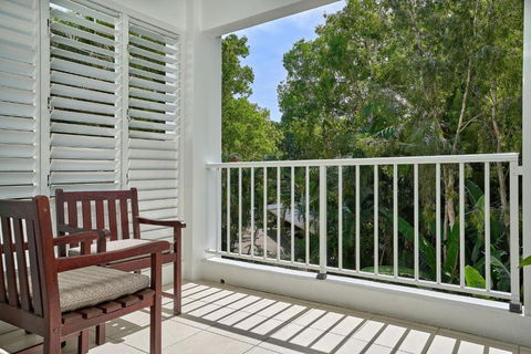 Couples Private Spa Beach Getaway - New Castle Holiday 4