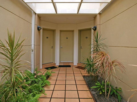 The Sands 60 / 20 Pacific Parade - New Castle Holiday 1