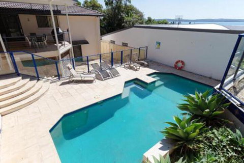 Kallaroo Street 3 Corlette - New Castle Holiday 4