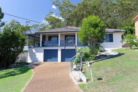 Kallaroo Street 3 Corlette - New Castle Holiday 5