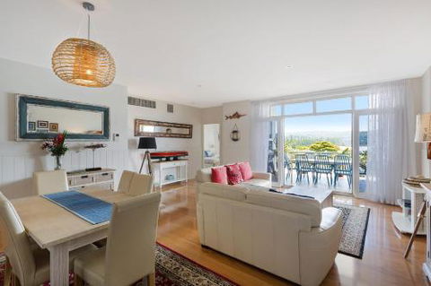 Wharf Apartment Unit 5 - New Castle Holiday 2