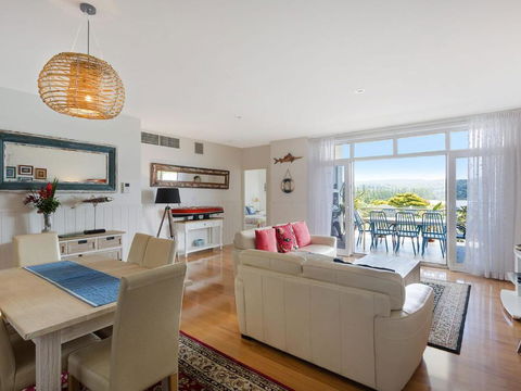 Wharf Apartment Unit 5 - New Castle Holiday 1