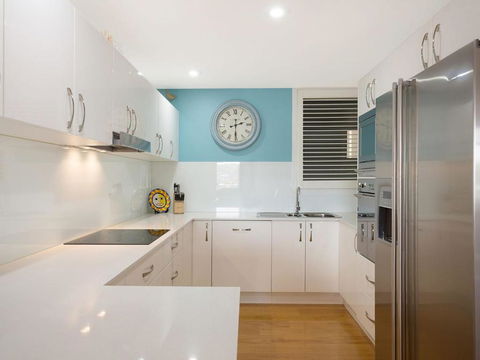 Wharf Apartment Unit 5 - New Castle Holiday 5