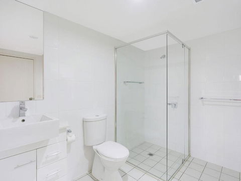 Wharf Apartment Unit 5 - New Castle Holiday 3