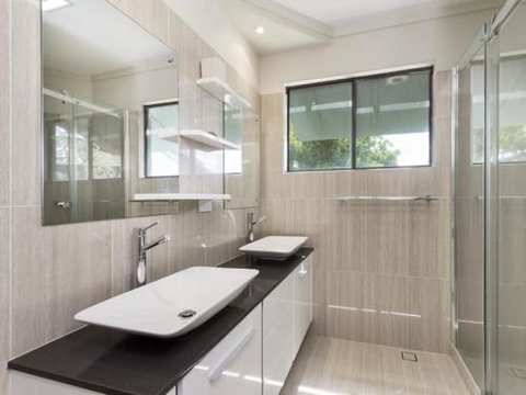 Acutterbove - New Castle Holiday 5