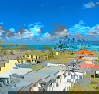 Driftwood On The Beach - New Castle Holiday