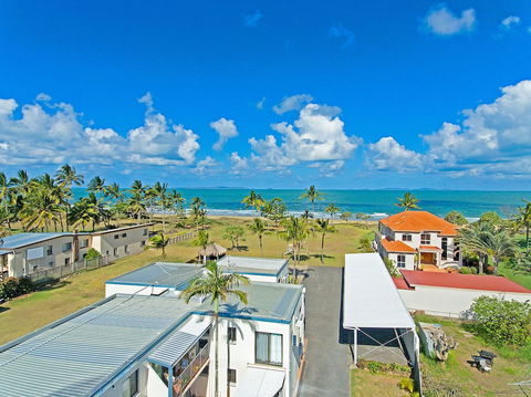 Driftwood On The Beach - New Castle Holiday 0